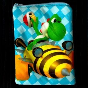 NWOT Cute quilted Nintendo Yoshi Super Mario Cart zippered bag
